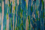 Das originale Kunstwerk „Mehr Meer“ von maridy art zeigt vertikale Streifen in Blau, Grün und Weiß mit Gelb- und Goldakzenten. Die Schichten aus kräftigen und feinen Pinselstrichen erzeugen fließende Ozean- und Wasserfall-Atmosphäre.